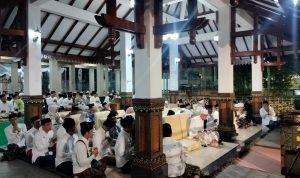Para Kiai Sepuh NU Lakukan Tahlil dan Istighotsah di Makam Hadratussyekh Hasyim Asy’ari
