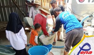 Kemarau Panjang, IKA PMII Droping Air Bersih Ke Desa Montorna