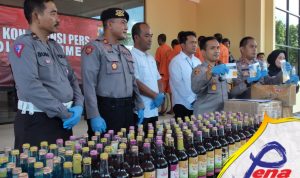 Jelang Pergantian Tahun, Ratusan Botol Miras Diamankan Polres Sumenep