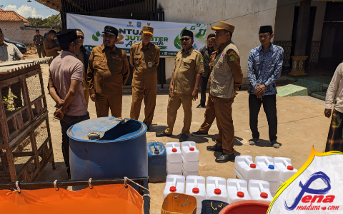 Pemkab Sumenep Bersama Baznas Droping Air Bersih ke Desa Langsar
